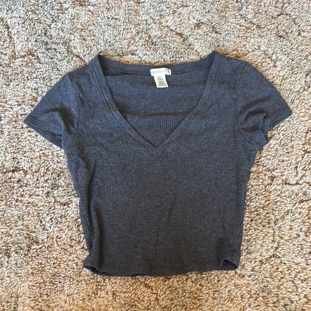 Women’s cropped gray ribbed top